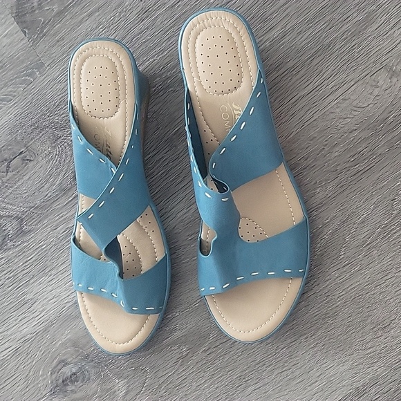 Sandals Brand New Size 7.5 - Picture 2 of 4